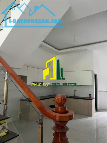 Bán nhà 1 Trệt 2 Lầu 90m2 p.Bửu Hòa,gần chợ Đồn, đường nhựa trước nhà 8m - 3