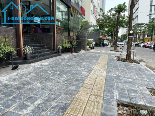 Bán tòa khách sạn cao cấp phố Duy Tân, 600m2, MT 15m, giá bán 260 tỷ - 3