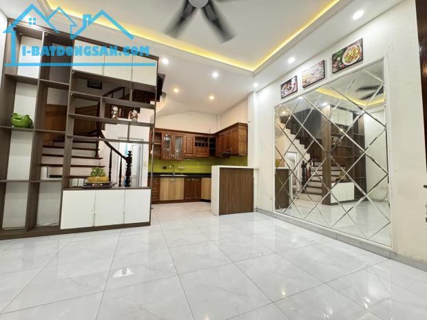 Bán nhà riêng ngõ 164 Vương Thừa Vũ 40,86m2, 4T, MT 6,5m, Ngõ Thông Tứ Tung Giá Chỉ 5,9 Tỷ - 1