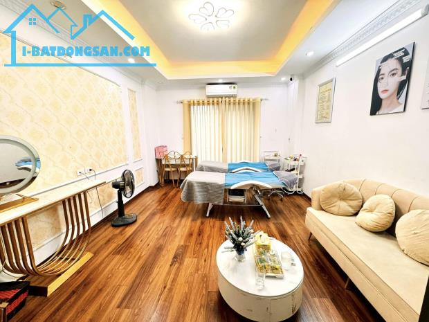 Bán nhà phố Trương Định, Hoàng Mai 30m, 5 tầng. Giá: 4.5 tỷ - 2