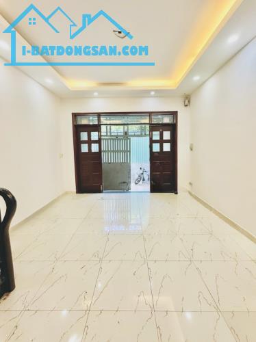 NGÃ 4 HÀNG XANH - HXH - NGANG 4,5M - NỞ HẬU - 4 TẦNG - CHỈ NHỈNH 6 TỶ - 4