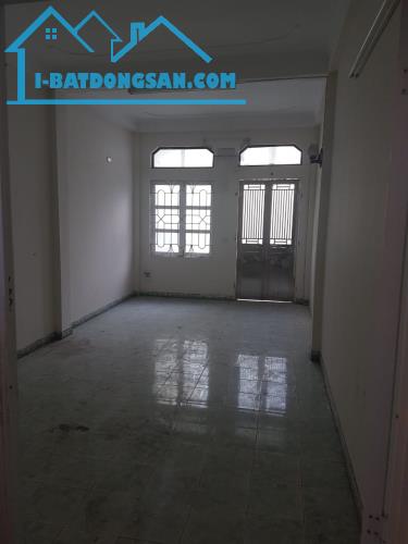 CHO THUÊ NHÀ NGÕ 299 HOÀNG MAI, 3 TẦNG, 52M2, Ô TÔ VÀO NHÀ, 3N, 8.5 TRIỆU/THÁNG - 3