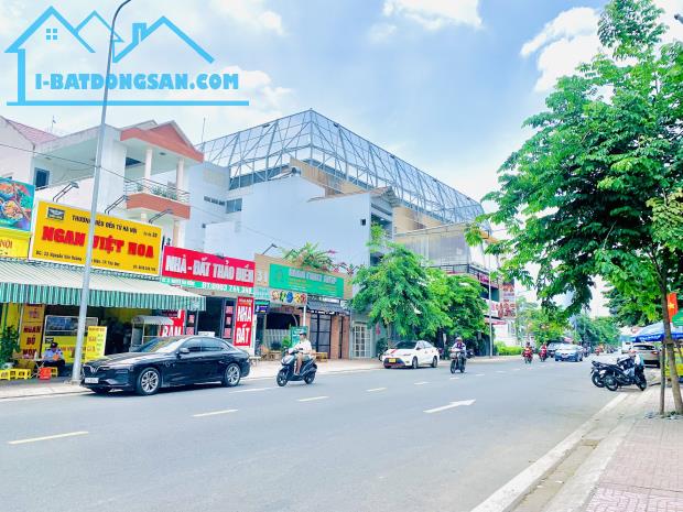 Bán Đất Mặt Tiền Nguyễn Văn Hưởng,Thảo Điền,Quận 2 DT:245m2(8,5mx30m) View Sông Sài Gòn