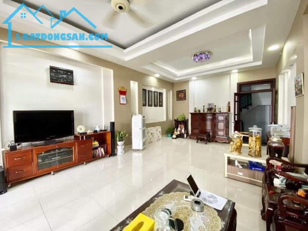 BÁN NHÀ 4 TẦNG MẶT TIỀN, CAO LỖ, P.4, QUẬN 8, 6X20, 120M2, 16.5 ty