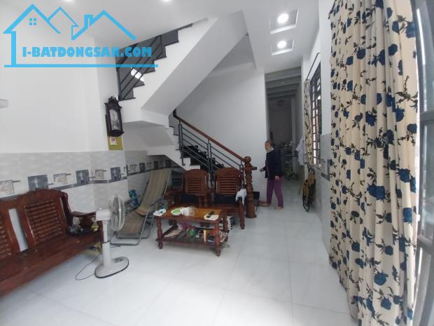 Bán nhà Bình Tân, đường Tỉnh lộ 10, 124m2, 2 lầu, hẻm 3m, nhỉnh 5,5 tỷ
