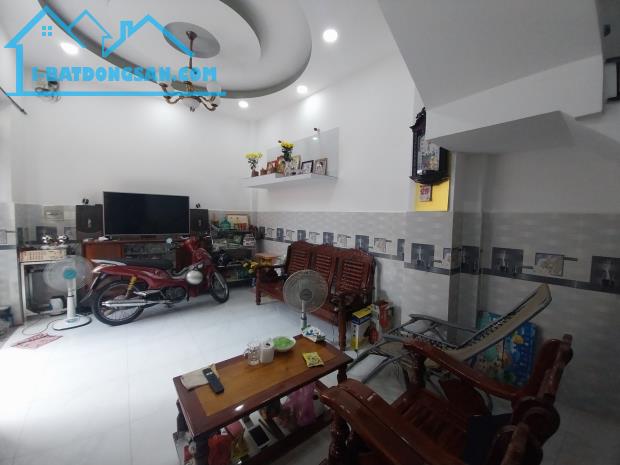 Bán nhà Bình Tân, đường Tỉnh lộ 10, 124m2, 2 lầu, hẻm 3m, nhỉnh 5,5 tỷ - 1