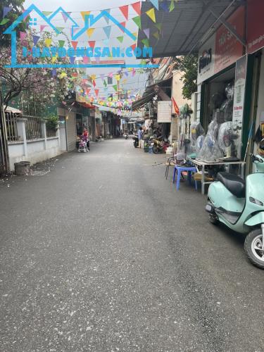 BÁN ĐẤT CỰC HIẾM LÔ GÓC KINH DOANH.CÁCH 1 NHÀ RA MẶT PHỐ.ĐƯỜNG RỘNG Ô TÔ.YÊN NGHĨA HÀ ĐÔNG