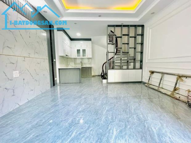 Bán nhà Di Trạch 31m2. Mặt tiền rộng vuông thửa. Bán kính 250m đến chợ, trường học 3 cấp