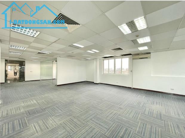 Cho thuê Văn phòng đẹp 120m2, 200m2 mặt phố Nguyễn Du, Quận Hai Bà Trưng, HN. T01/2025. - 1