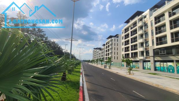 Bán shophouse biển phong cách hiện đại không gian mở cách biển 150m giá chỉ 9,268 tỷ - 2