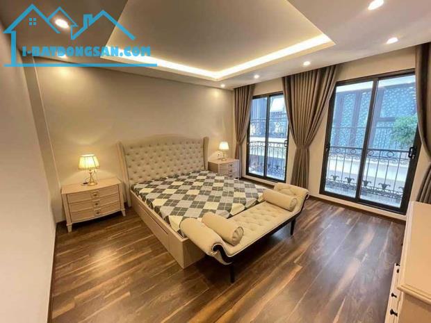 BÁN GẤP NHÀ ĐẸP PHỐ NGỌC LÂM 59M x 7T, THANG MÁY, GARA, FULL ĐỒ, GẦN PHỐ. GIÁ 11.8 TỶ