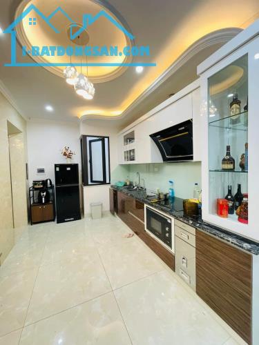 BÁN NHANH NHÀ MỚI HOA BẰNG – 38.5/45 M², MT 4.8M, 7 TẦNG, THANG MÁY, TRƯỚC CỬA Ô TÔ TRÁNH,