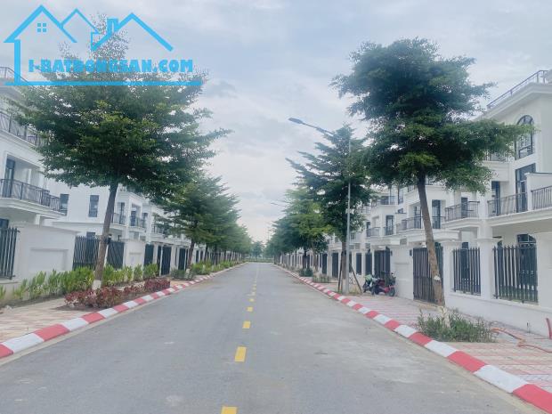 Chuyển nhượng biệt thự song lập gần trường học, diện tích 300m2, chỉ 5x triệu /m2 đất. - 2