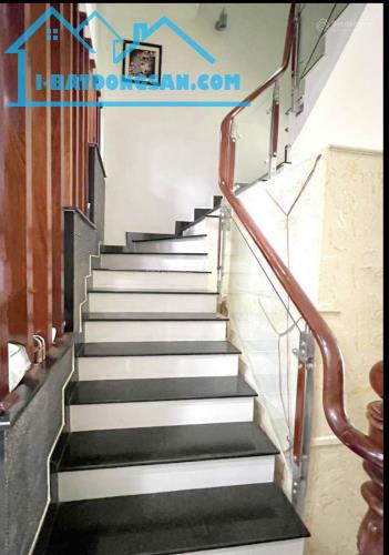 Khu nhà mt An Dương Vương P16.Q8, dt [4.5x12]- 4 Tầng- 4PN- hẻm 6m, kẹt tiền bán còn 5tỷ9 - 4