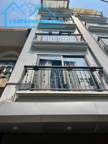 ĐẸP RẺ nhà Dịch Vọng 40 m2, oto 7 chỗ đỗ cửa, GIÁ NGON chỉ nhỉnh 7 tỷ - 5