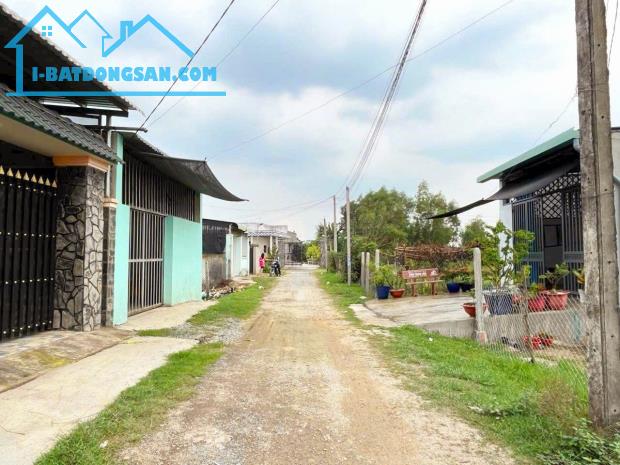 bán đất 5x42m xã Mỹ Hạnh Bắc, Đức Hòa, Long An giá 1.55 tỷ, sổ riêng, LH: 0786 7978 99