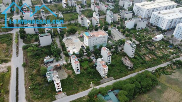 Biệt thự a2.5 sân gôn đường 60m vành đai 4 thanh oai 240m2