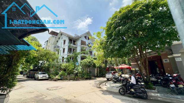 Cần cho thuê nhanh shophouse sát góc khu vực sầm uất nhất Tây HN, cực Hiếm nhà trống, LH - 2