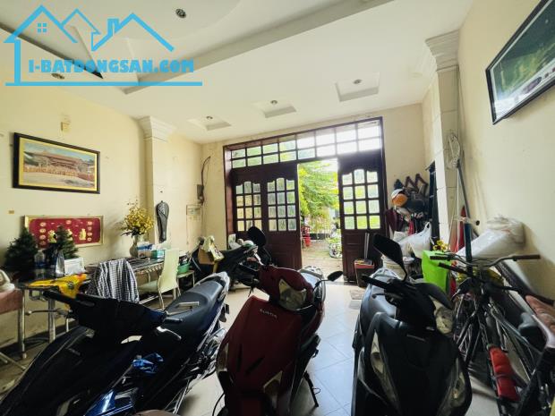 Bán Biệt Thự sân vườn 3 Tầng cực Chất, Trần Văn Mười già chỉ 5.95 tỷ. - 2