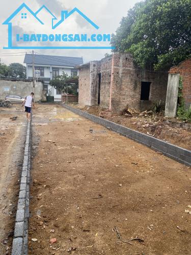 Bán 100m2 trục chính đường ĐH09 kinh doanh đỉnh thôn 4 Phú Cát LH 0977234623