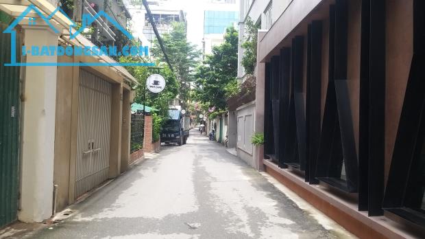 BÁN GẤP PHÂN LÔ NGÕ 19 PHỐ LIỀU GIAI DT62m2 KINH DOANH SẦM UẤT