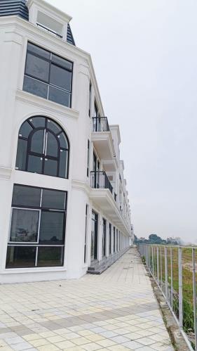 Chuyển nhượng căn liền kề view trực diện công viên, diện tích 134,9m2, giá cả hợp lý. - 1