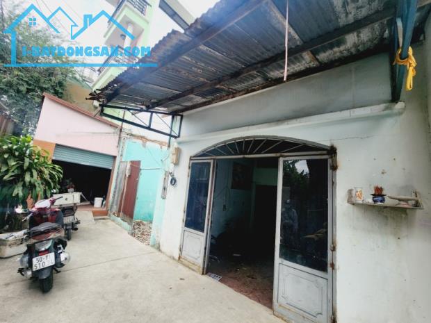 Bán nhà nát Nguyễn Văn Quá Quận 12, 85m2 (8.3x10) SHR giá rẻ, 3.x Tỷ