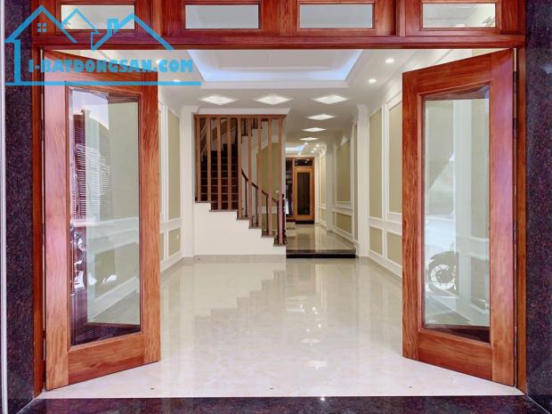 Bán nhà đẹp dân xây phố Kim Mã 42m2 5tầng 5.9tỷ Ba Đình