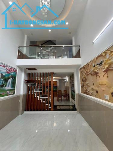 Cho thuê NNC Thành Thái P.14 Q.10 40m2. Giá 15 triệu - 3