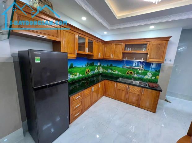 Cho thuê NNC Thành Thái P.14 Q.10 40m2. Giá 15 triệu - 1