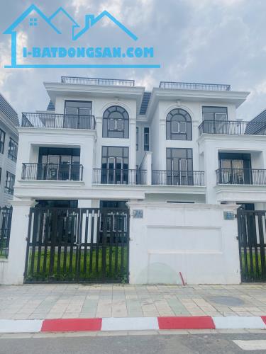 Chuyển nhượng biệt thự song lập 300m2, mặt tiền 10m, hướng Đông Nam, chỉ 5x triệu/m2. - 1