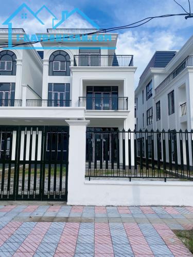 Chuyển nhượng biệt thự song lập 300m2, mặt tiền 10m, hướng Đông Nam, chỉ 5x triệu/m2. - 5