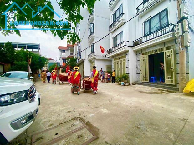 SIÊU RẺ! Chỉ 2 tỷ 68, nhà 3. tầng , 100m ra Điểm Xe Buýt QL21B,  Bích Hoà,0977690119