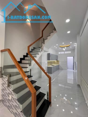 Nhà 4 tầng mới tinh Âu Dương Lân Quận 8 - Ô tô đậu ngày đêm - giá chỉ 8.5 tỷ 69 m2 - 1