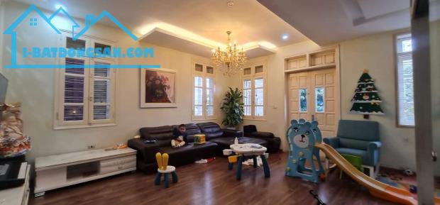Ô Tô Vỉa Hè, Kinh Doanh, Đại Cồ Việt 180m2, Mặt Tiền 8m, Kinh Doanh Siêu Lợi Nhuận.
