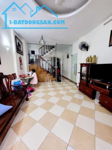 Cần bán gấp nhà phân lô phố Duy Tân 52m2, 5T, view thoáng, ô tô tránh, hơn 16 tỷ PHÂN LÔ Ô