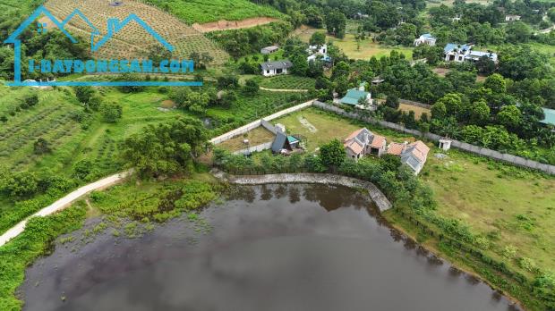 SIÊU PHẨM BÁM HỒ CỰC ĐẸP CÓ DT 9837m2 ĐÃ CÓ SẴN 2 CĂN HOMESTAY FULL NỘI THẤT CỰC ĐEP - 1