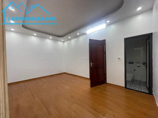 Bán nhà Thái Thịnh 1, 44/50m2, 6 tầng,mặt tiền 5m, 11.8 tỷ Đống Đa.lô góc,ngõ thông ,ô tô - 4