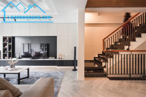 Bán nhà phố Âu Cơ,gara,thang máy,diện tích 75m2,giá 22 tỷ