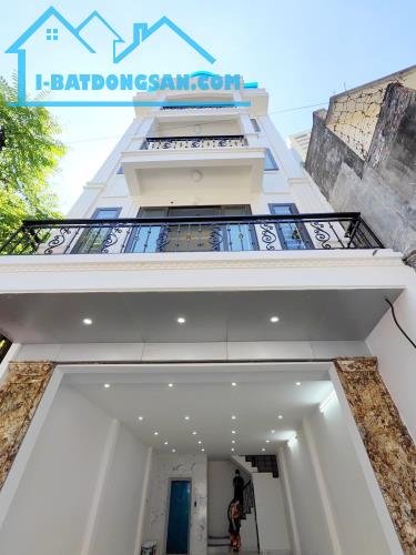 Cho thuê nhà mặt phố Nghĩa Tân, Cầu Giấy 50m2x6T, thông sàn, thang máy làm kinh doanh