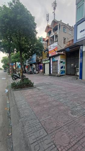 Bán nhà Phố Ngô Gia Tự Long Biên đất phân lô vỉa hè rộng : 85 m2 MT 5 m . - 1