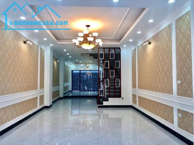 Bán Gấp nhà sát phố Quang Trung, 37m2*4T*4PN, Ngõ Thông rộng, giá chỉ 5.8 tỷ 0889573386