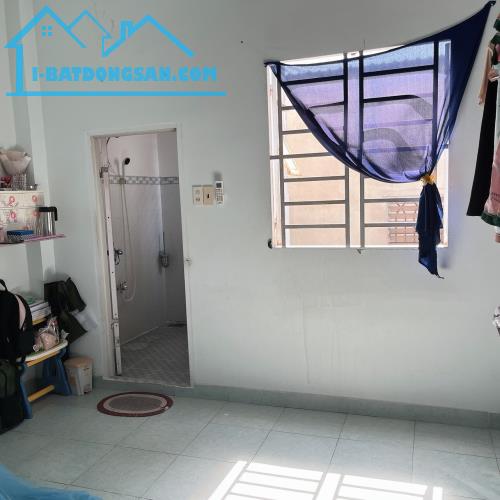 Mặt tiền đường 70m2, 2 tầng 3.7m x 19m kinh doanh giá chỉ 5.5 tỷ.