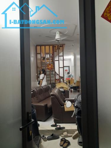 Nhà 42m2x5 tầng ở ngõ 134 Trương ĐỊnh, nhà dân xây, gần mặt phố, giá 5.5 tỷ