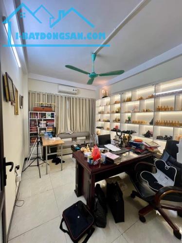 Cần Tiền Gấp, Bán Nhà Việt Hưng, Long Biên 4T, 41m2 chỉ 6,35 tỷ
