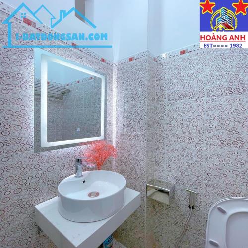 CẦN BÁN GẤP NHÀ RIÊNG TẠI QUẬN 2 _ 2 TẦNG 2 PN 3 WC _ 62 m2 _ Ô TÔ ĐẬU CỬA _ ĐÃ HOÀN CÔNG - 1