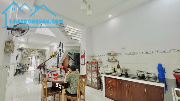 🏠 Bán Nhà 2 Lầu Gần Ngã Tư Tân Phong 180m2 SHR Hoàn Công Chỉ 8,5 Tỷ