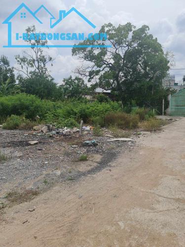 Bán đất lô góc 2 mặt tiền đẹp, hẻm xe tải tránh, xây dựng tự do, dt hơn 200m2 full thổ cư.