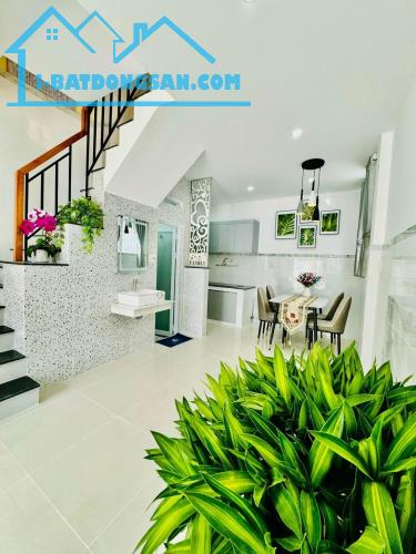 NHÀ 2 MẶT TIỀN HẺM OTO GẦN EMART GÒ VẤP. GIÁ 3 TỶ 580 CÒN THƯƠNG LƯỢNG - 4
