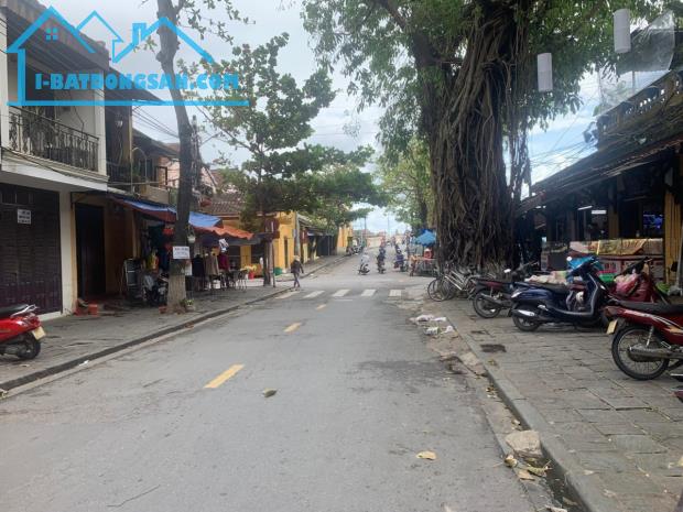 ĐẤT 2 MẶT TIỀN CHỢ DU LỊCH HỘI AN - CẠNH BẾN DU THUYỂN.